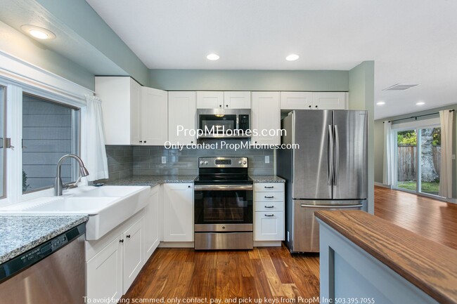 Foto del edificio - Stunning Three Bedroom Home in the Heart o...
