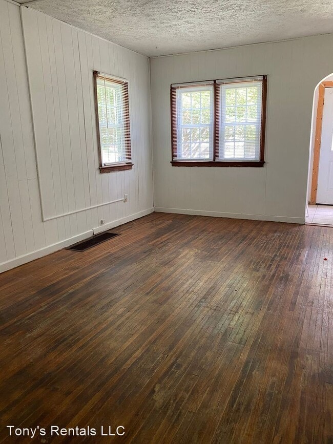 Building Photo - 2 br, 1 bath House - 1909 Clearview Street