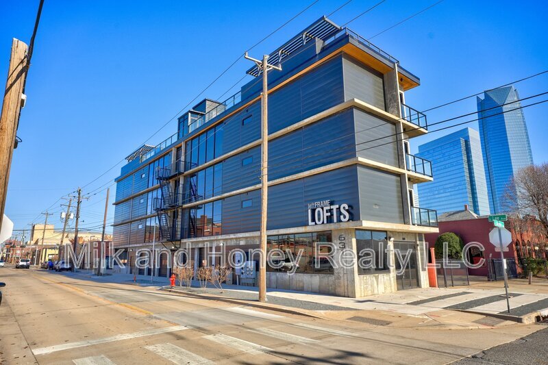 Foto principal - 631 W California Ave