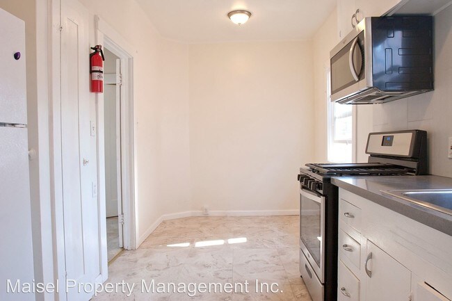 Building Photo - 5742-5748 Kingsley Cir