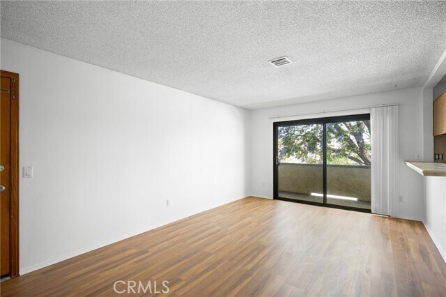 Foto del edificio - 16226 Vanowen St