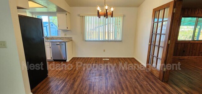 Foto del edificio - 1781 N Todd Way