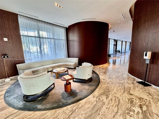 Foto del edificio - 3250 NE 188th St