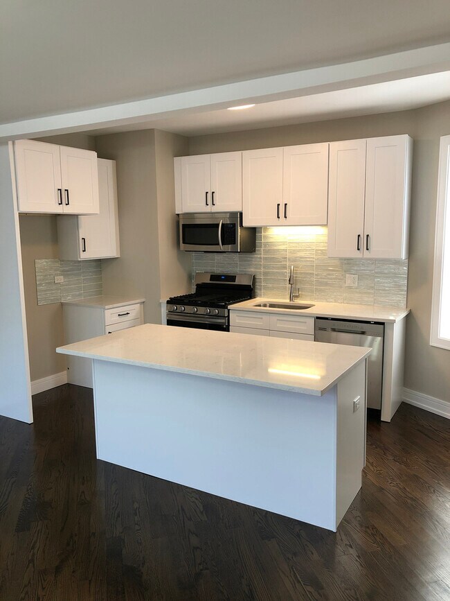 Open Concept Kitchen - 1847 W Garfield Blvd