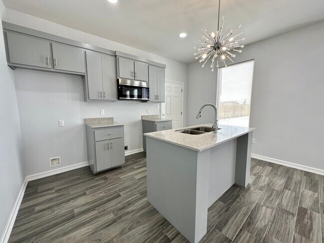 Foto del edificio - 3924 Las Vistas Ln