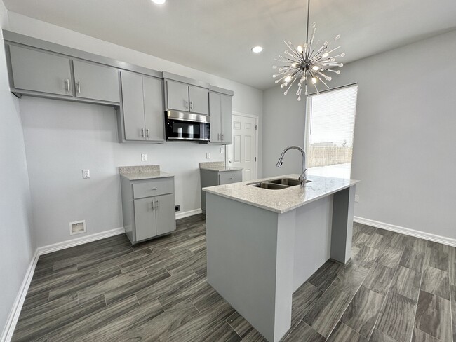 Building Photo - 3924 Las Vistas Ln