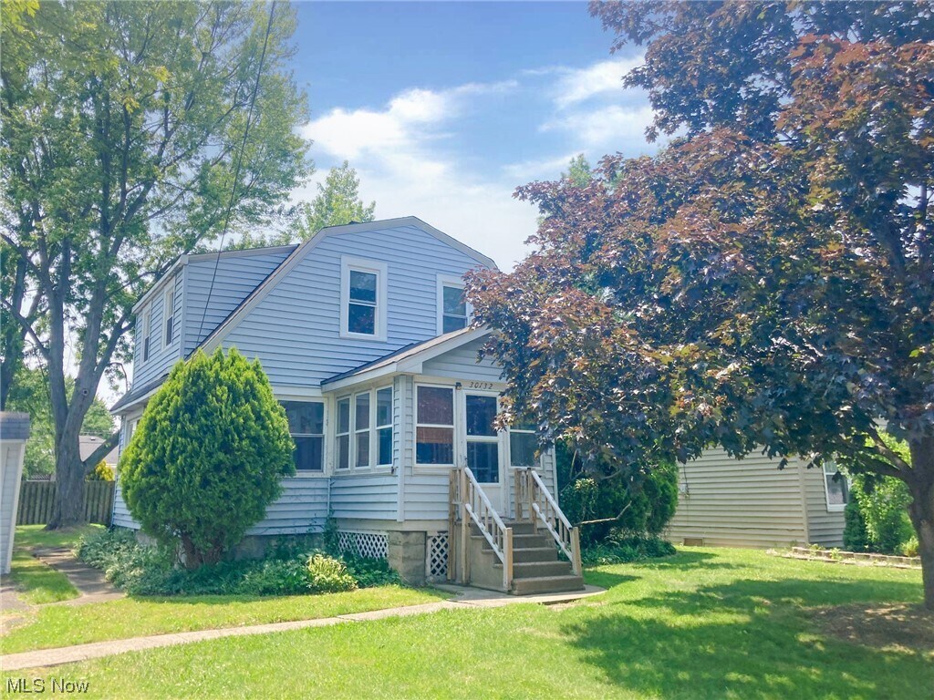 Cozy bungalow in great neighborhood - 30132 Robert St