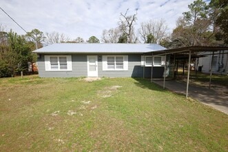 Building Photo - 724 Vallotton Dr