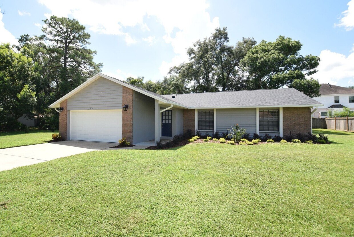 Foto principal - 3 br, 2 bath House - 236 Secret Way