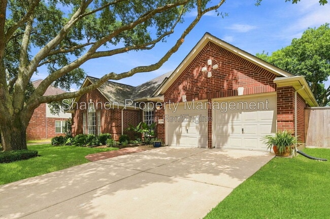 Building Photo - 22918 Red River Dr