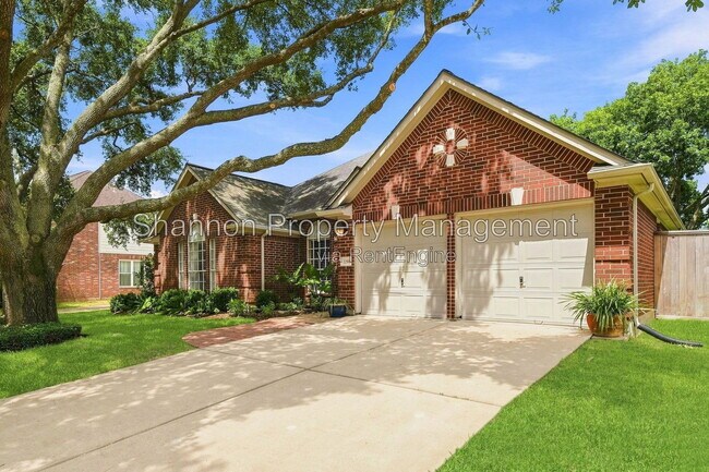 Foto del edificio - 22918 Red River Dr