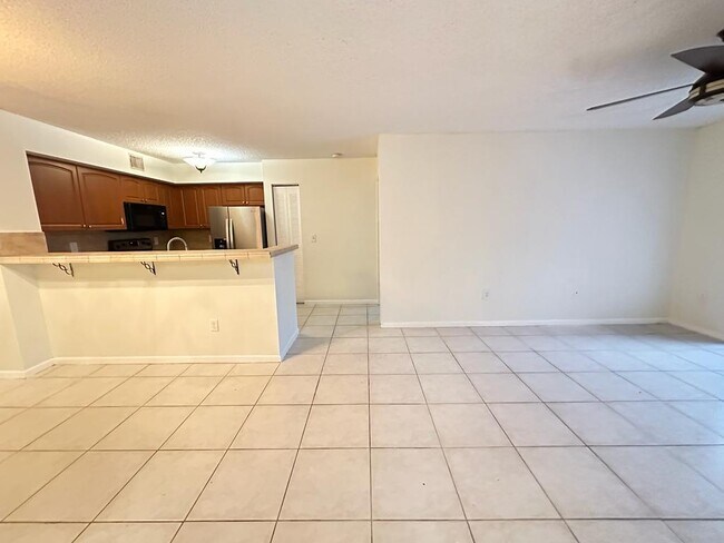 Foto del edificio - 1721 Village Blvd