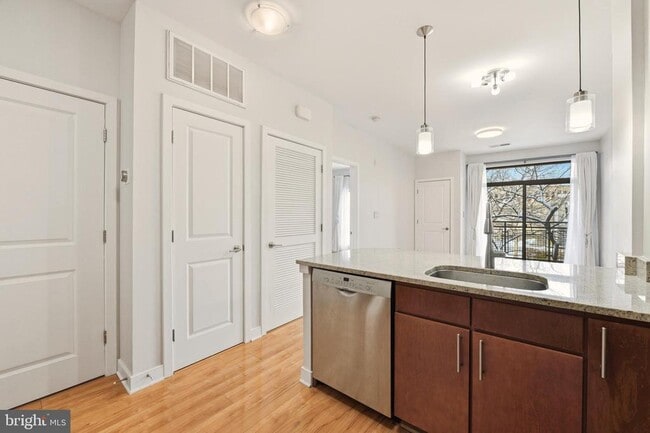 Foto del edificio - 8005 13th St