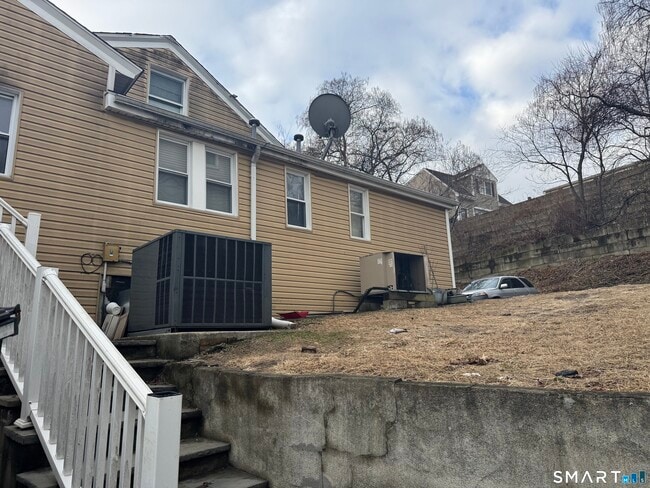 Building Photo - 47 Pershing Dr