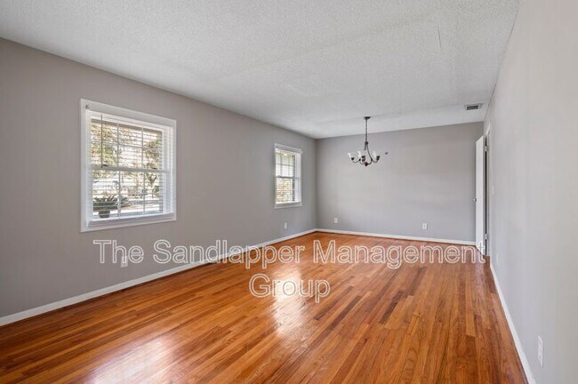 Building Photo - 628 Highwood Cir