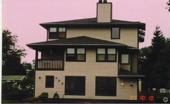 Primary Photo - 428 Burnett Ave S