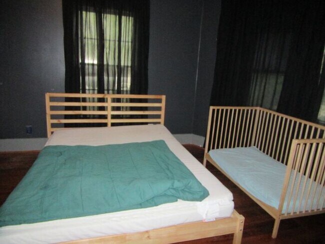 Building Photo - 2 Bedroom / 2 Bath FOR RENT