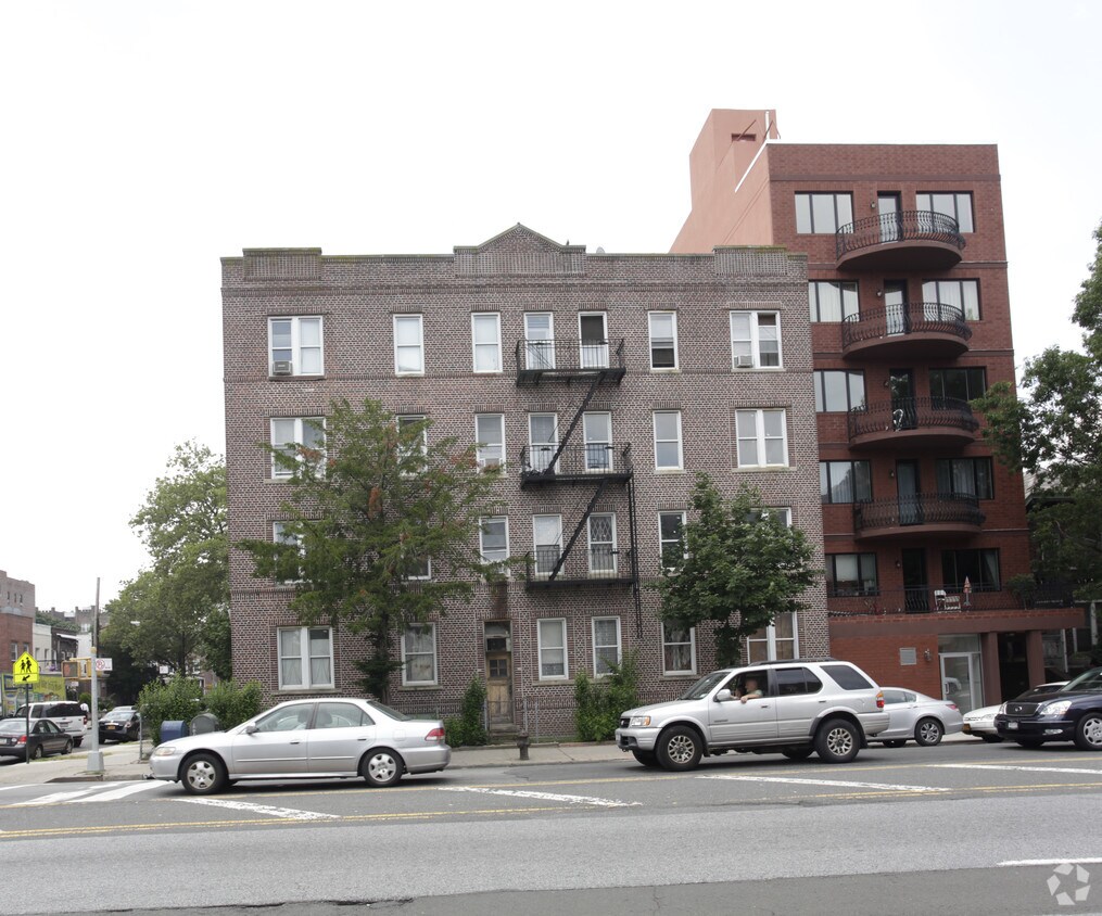 Building Photo - Raystelle Court