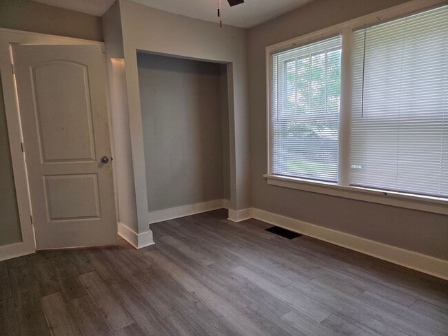 Building Photo - Lovely 3 BR, 1 BA home!