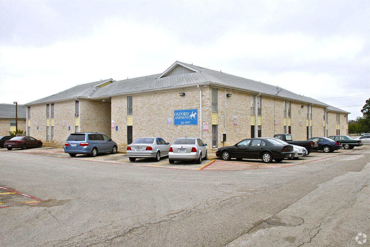 Primary Photo - Oxford Apartments