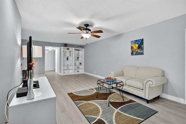 Foto del edificio - 13930 Nesting Way