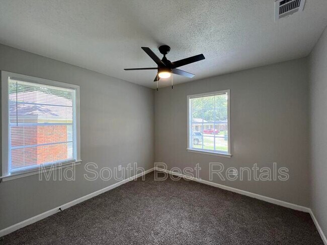 Foto del edificio - 2778 McGregor Ave