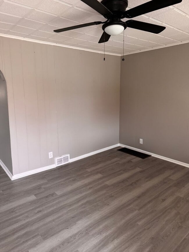 Building Photo - 1047 Hamilton Ave