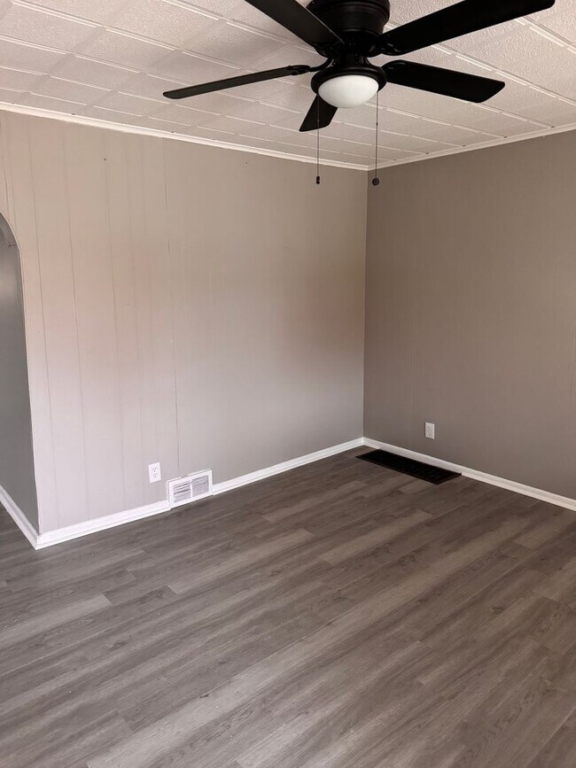 Foto del edificio - 1047 Hamilton Ave