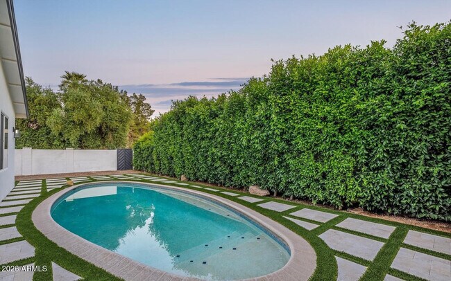 Foto del edificio - 6929 E Mariposa Dr