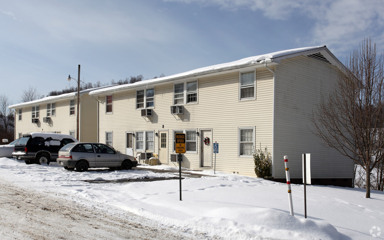 Building Photo - Crossroads Apartments