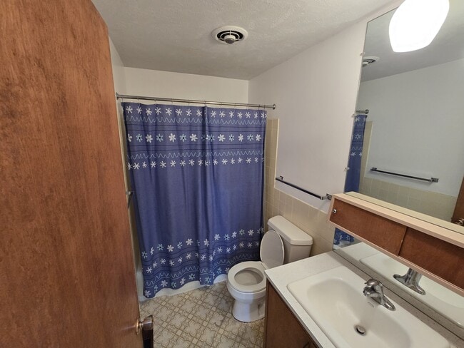 Building Photo - 420 Steinway Rd