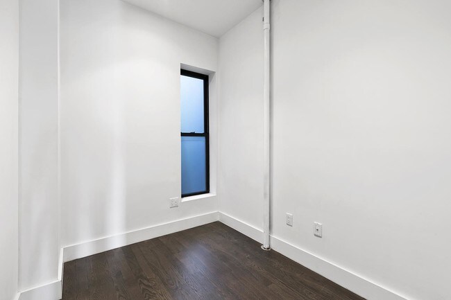 Building Photo - 442 Tenth Avenue