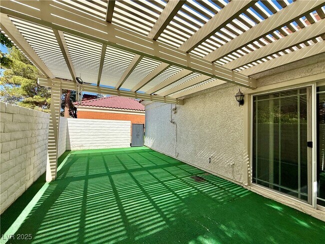 Foto del edificio - 735 Sea Pines Ln