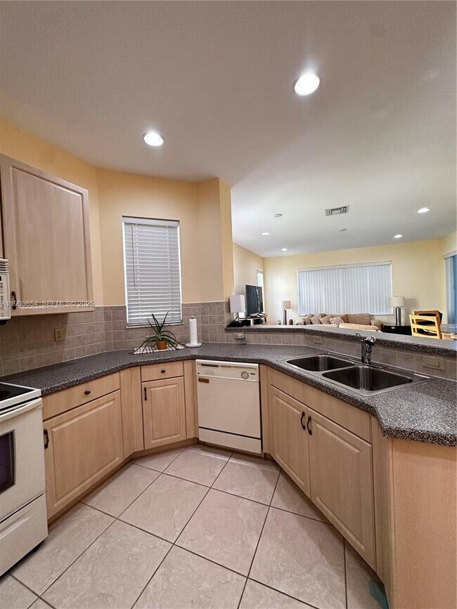 Foto del edificio - 606 Mariner Bay Blvd