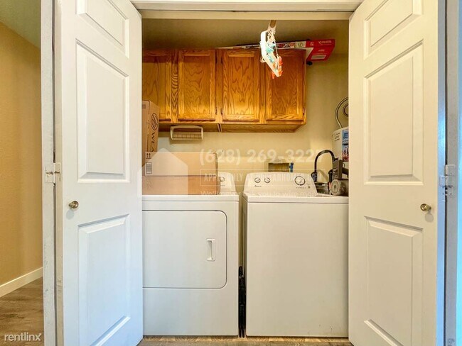 Building Photo - 2 br, 1.5 bath Condo - 15123 Sunwood Blvd ...