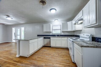 Building Photo - 1306 Blanton Pl