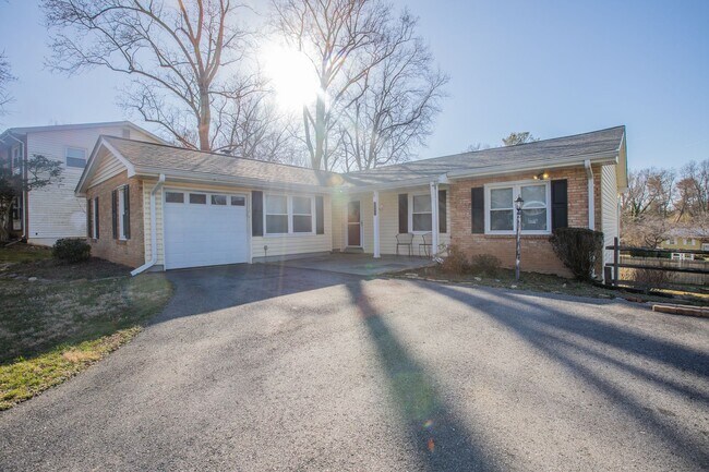 Building Photo - Lovely 3 BR/2.5 BA Single-Family Home in G...