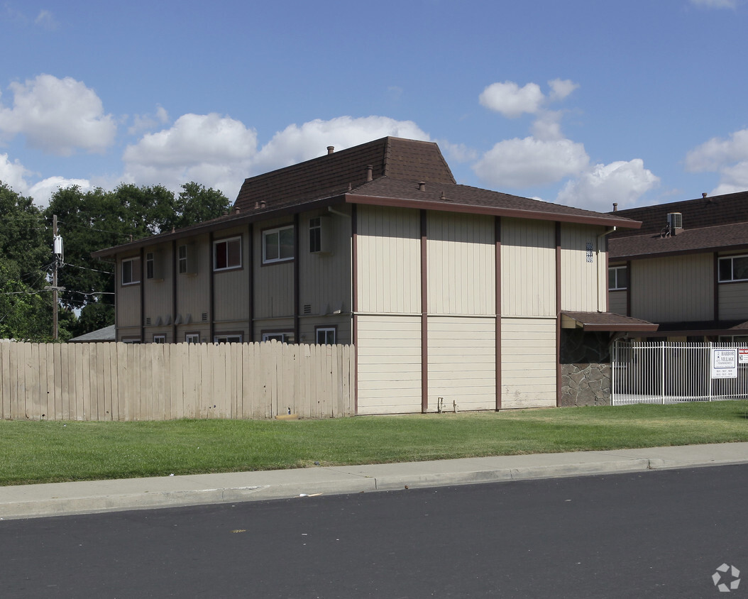 Building Photo - Harbor Village Townhomes
