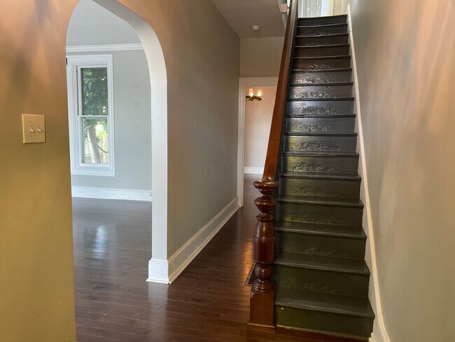 Foto del edificio - Beautifully Renovated Home in Columbia Bor...