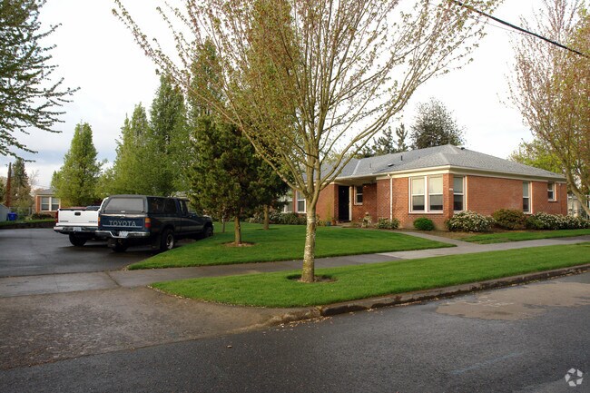Building Photo - Irvington Court
