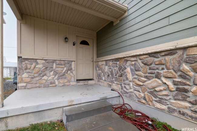 Foto del edificio - Spacious Vernal Townhome