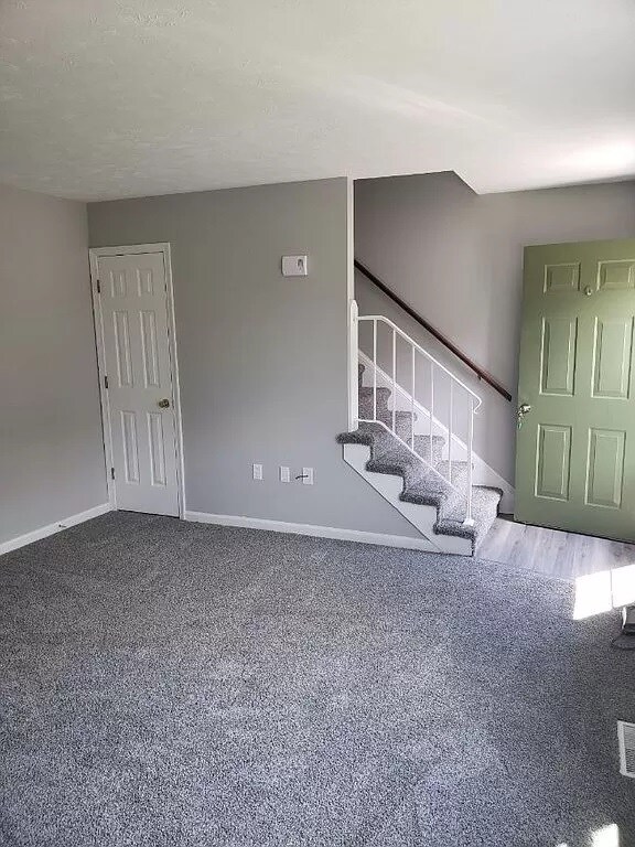 Building Photo - 246 E 6th St