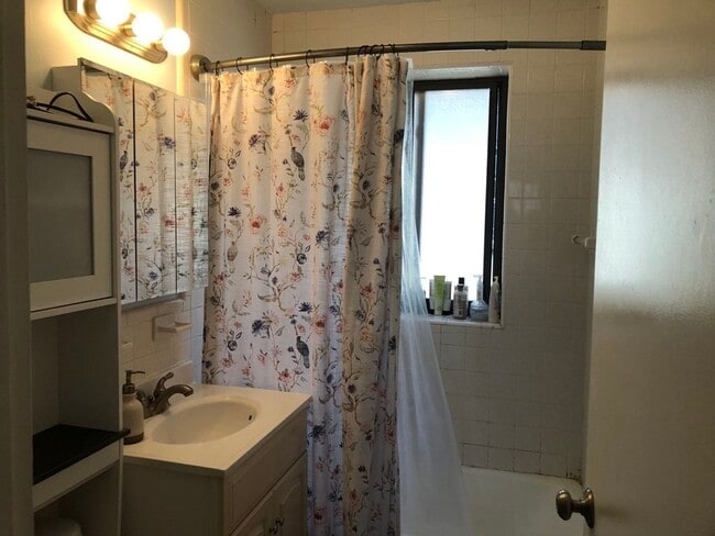 Building Photo - 5 Centre St