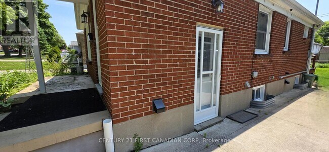 Photo du bâtiment - 1319 Wilton Ave