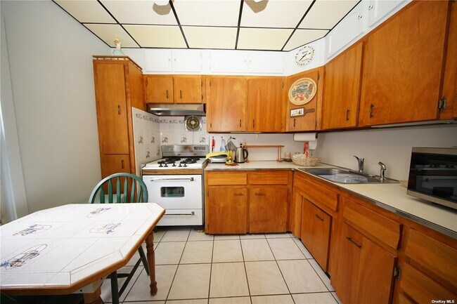 Foto del edificio - 89-29 70th Ave