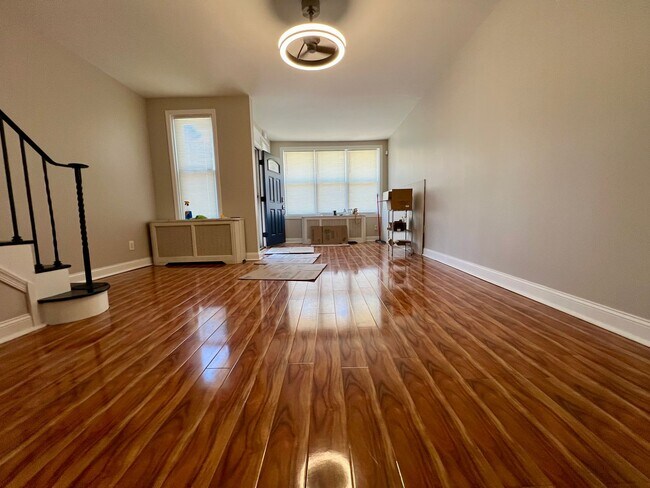 Foto del edificio - Gorgeous 3-Bedroom Townhome in Juniata! Available NOW!