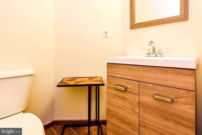 Foto del edificio - 1701 Felwood St