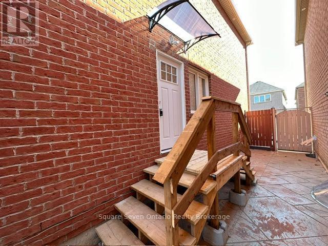 Building Photo - 16 Napoleon Cres