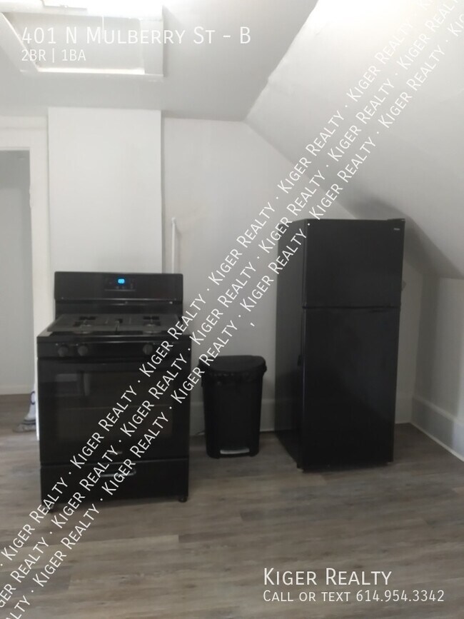 Foto del edificio - 2 Bedroom, 1 Bathroom Upstairs Apartment