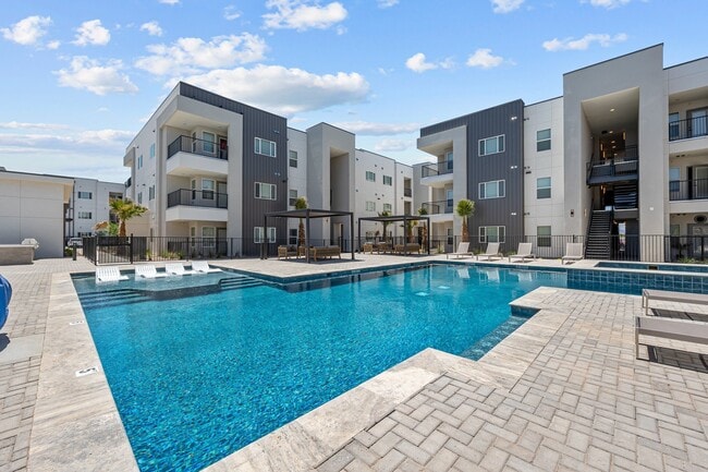 Building Photo - Desert Commons East